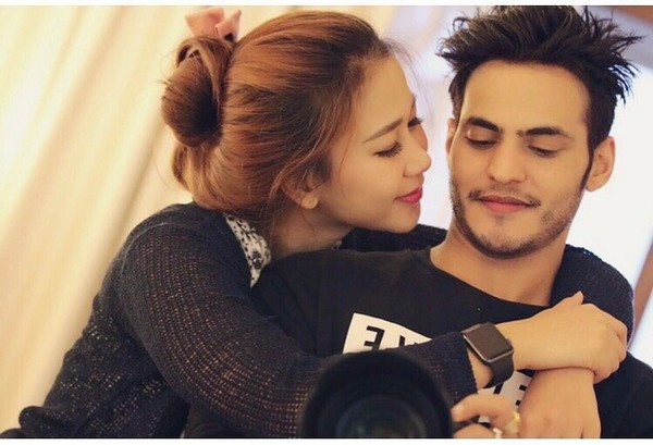 Kemesraan Ravi Bhatia dengan Istri